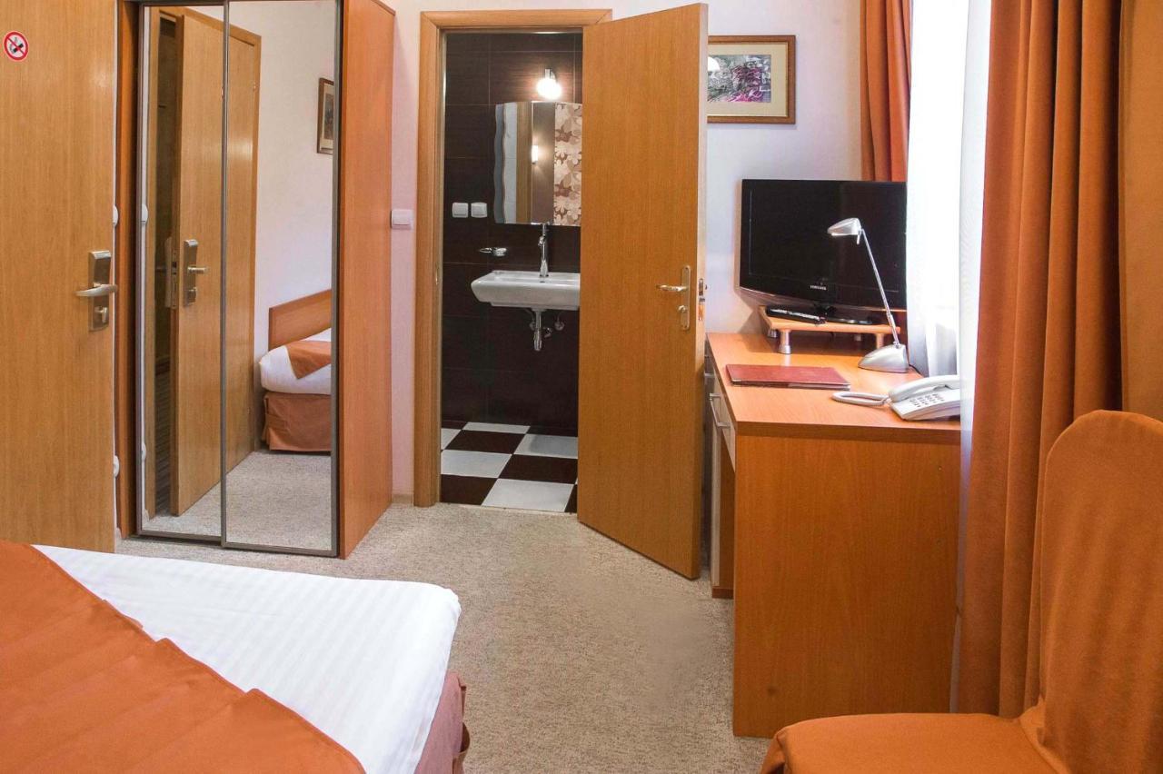Economy Room In Hotel Eney Лвив Екстериор снимка