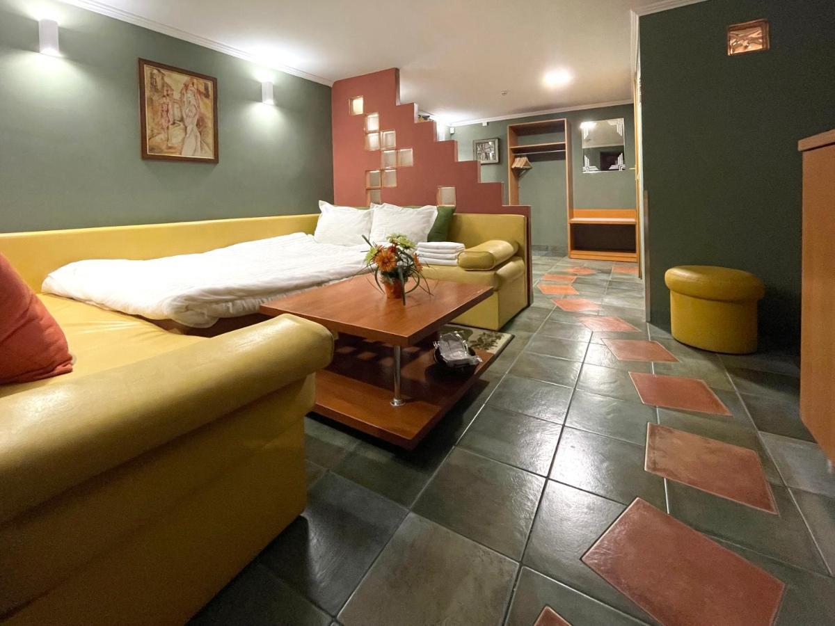 Economy Room In Hotel Eney Лвив Екстериор снимка