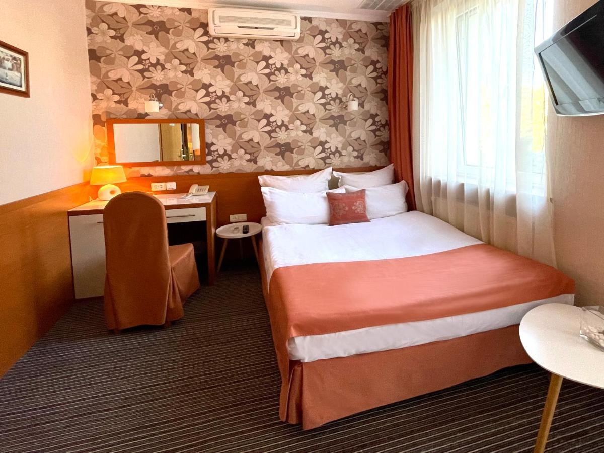 Economy Room In Hotel Eney Лвив Екстериор снимка
