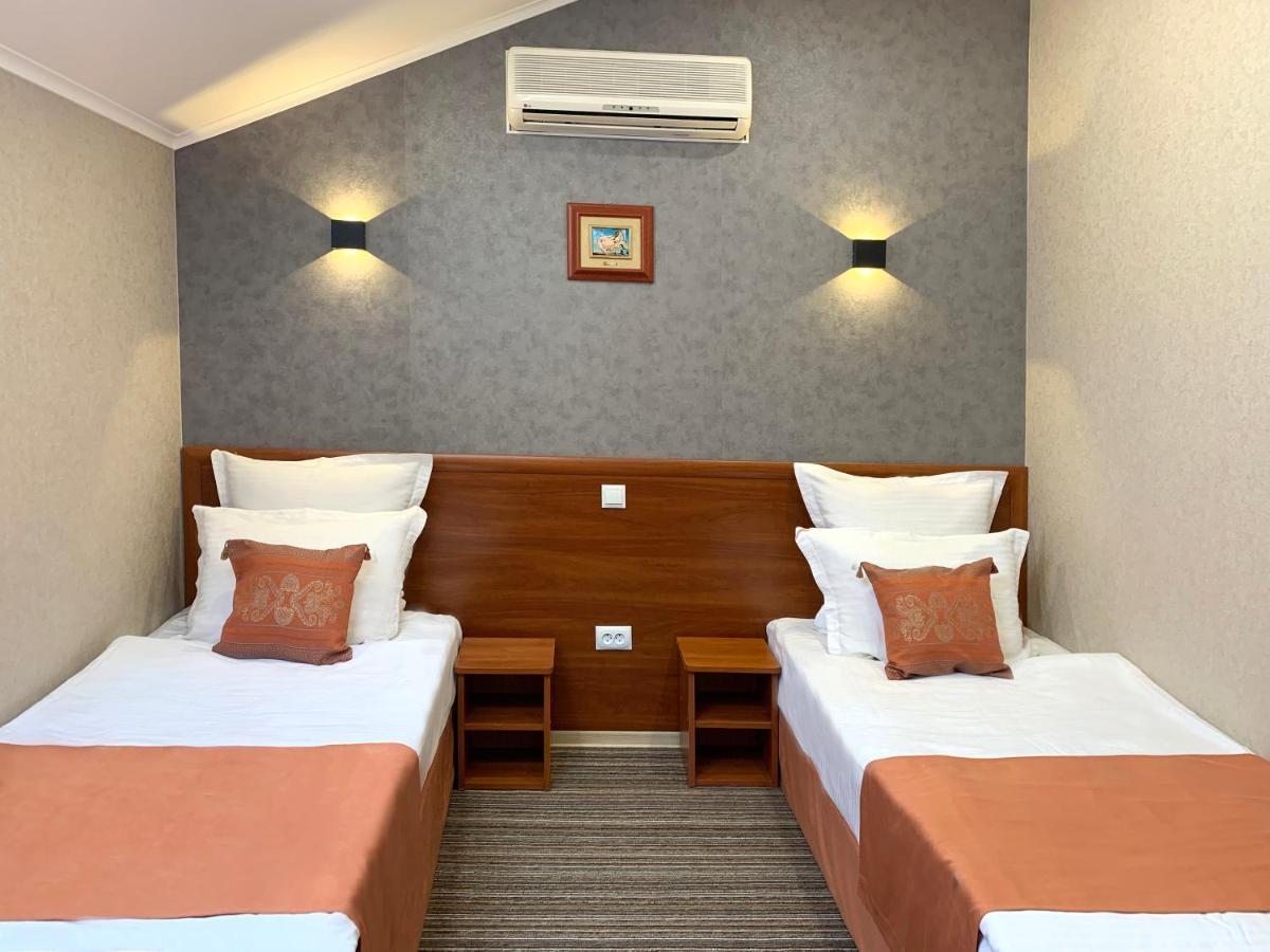 Economy Room In Hotel Eney Лвив Екстериор снимка