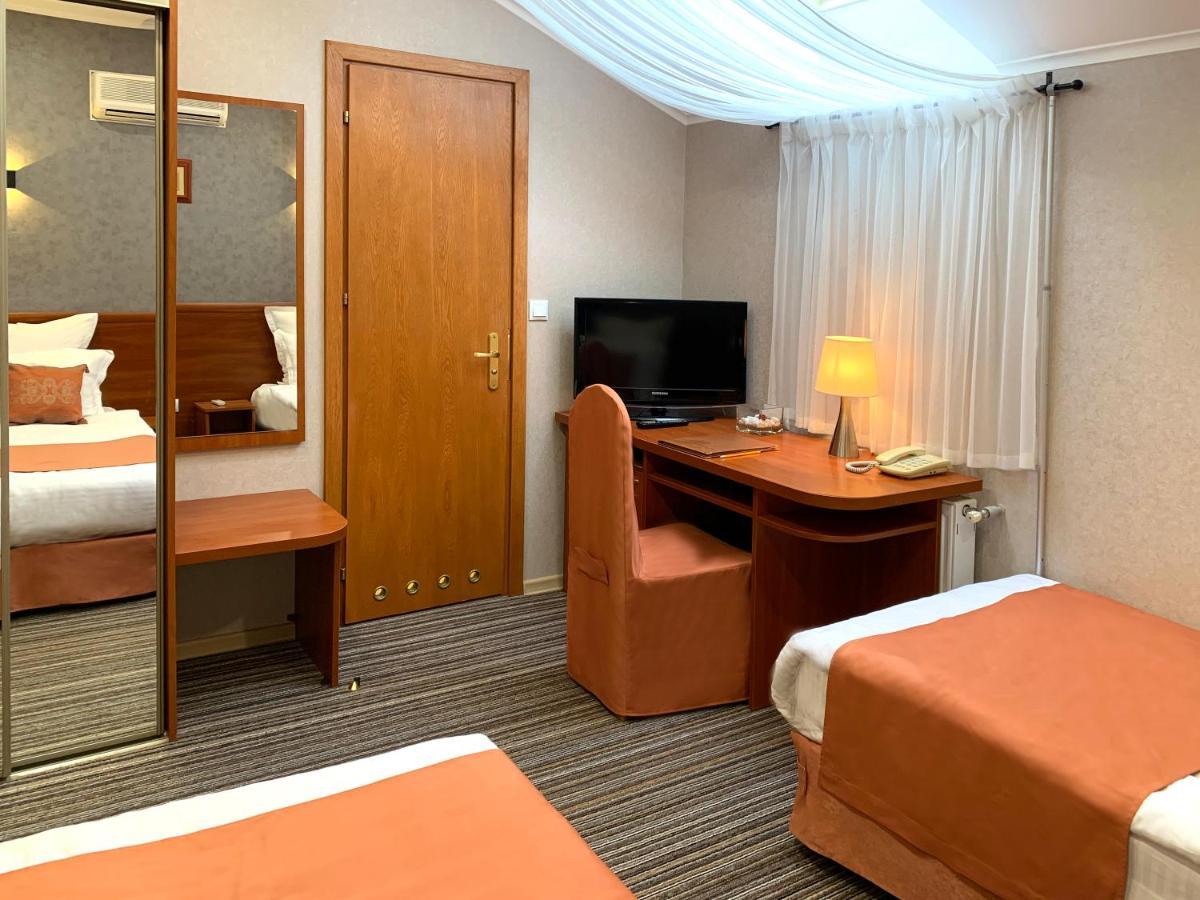 Economy Room In Hotel Eney Лвив Екстериор снимка