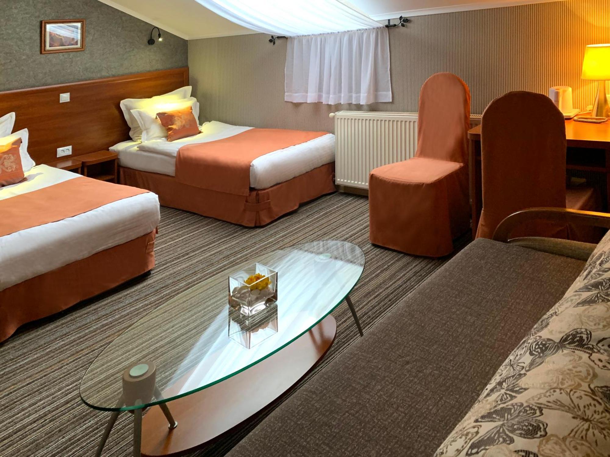 Economy Room In Hotel Eney Лвив Екстериор снимка