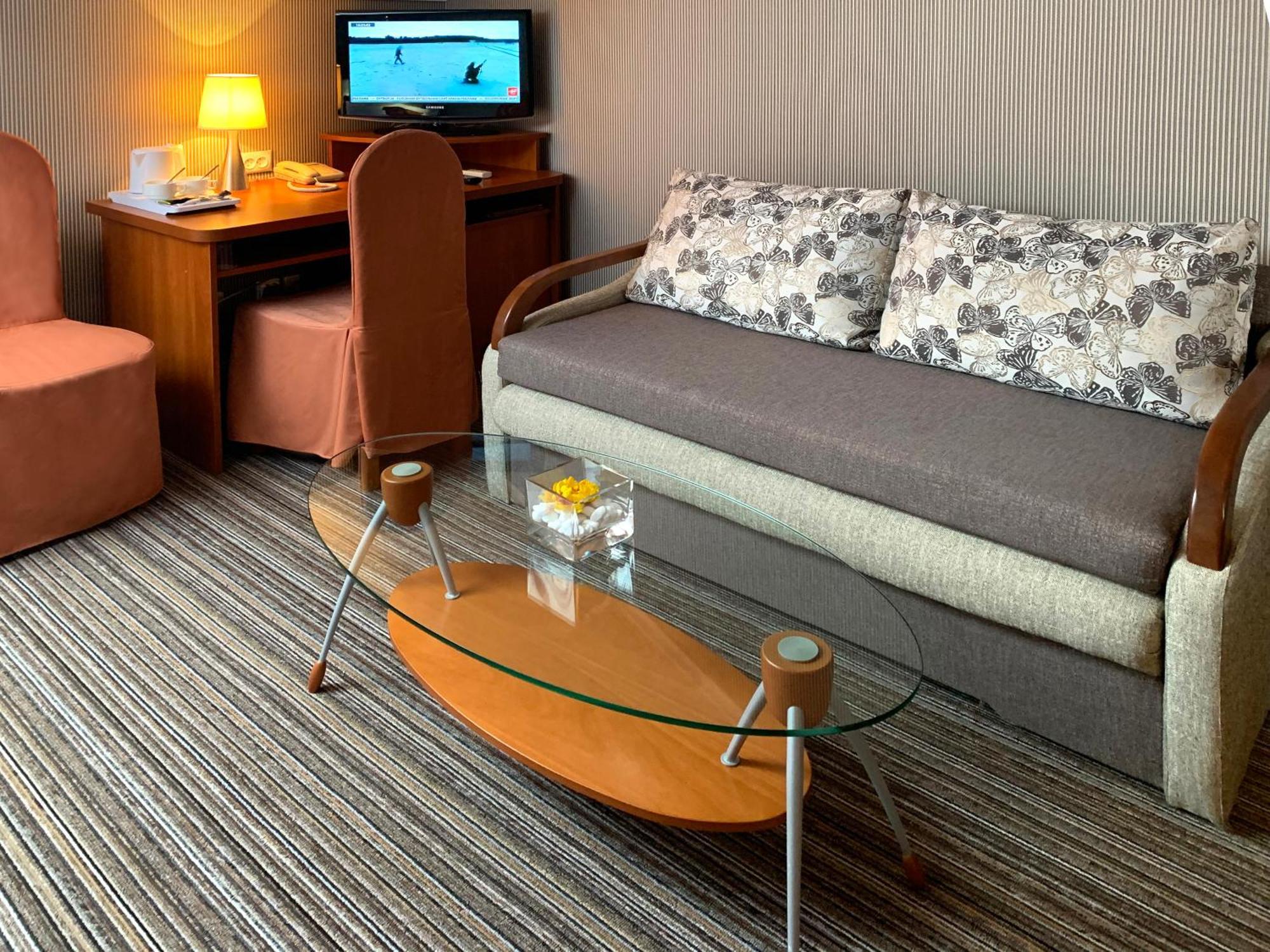 Economy Room In Hotel Eney Лвив Екстериор снимка