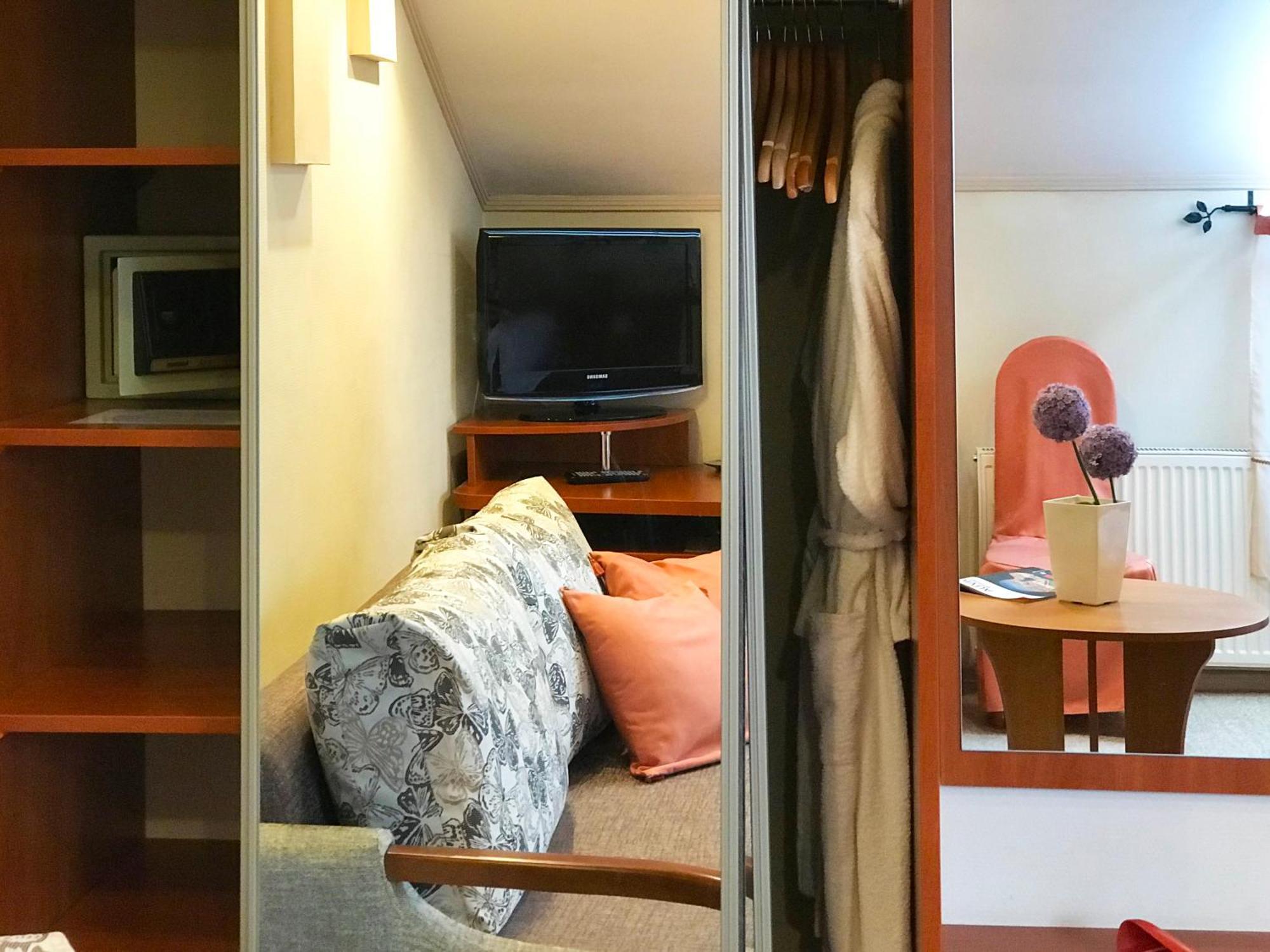 Economy Room In Hotel Eney Лвив Стая снимка