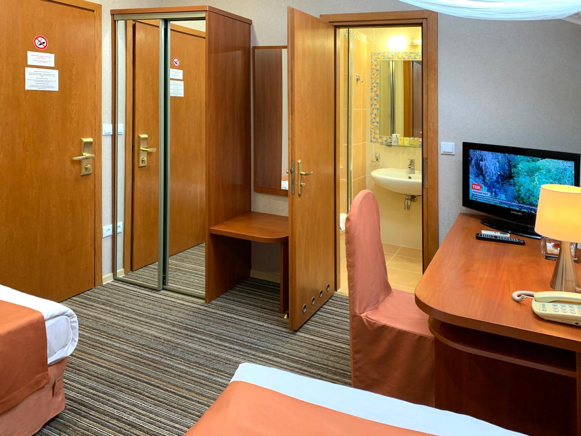 Economy Room In Hotel Eney Лвив Екстериор снимка