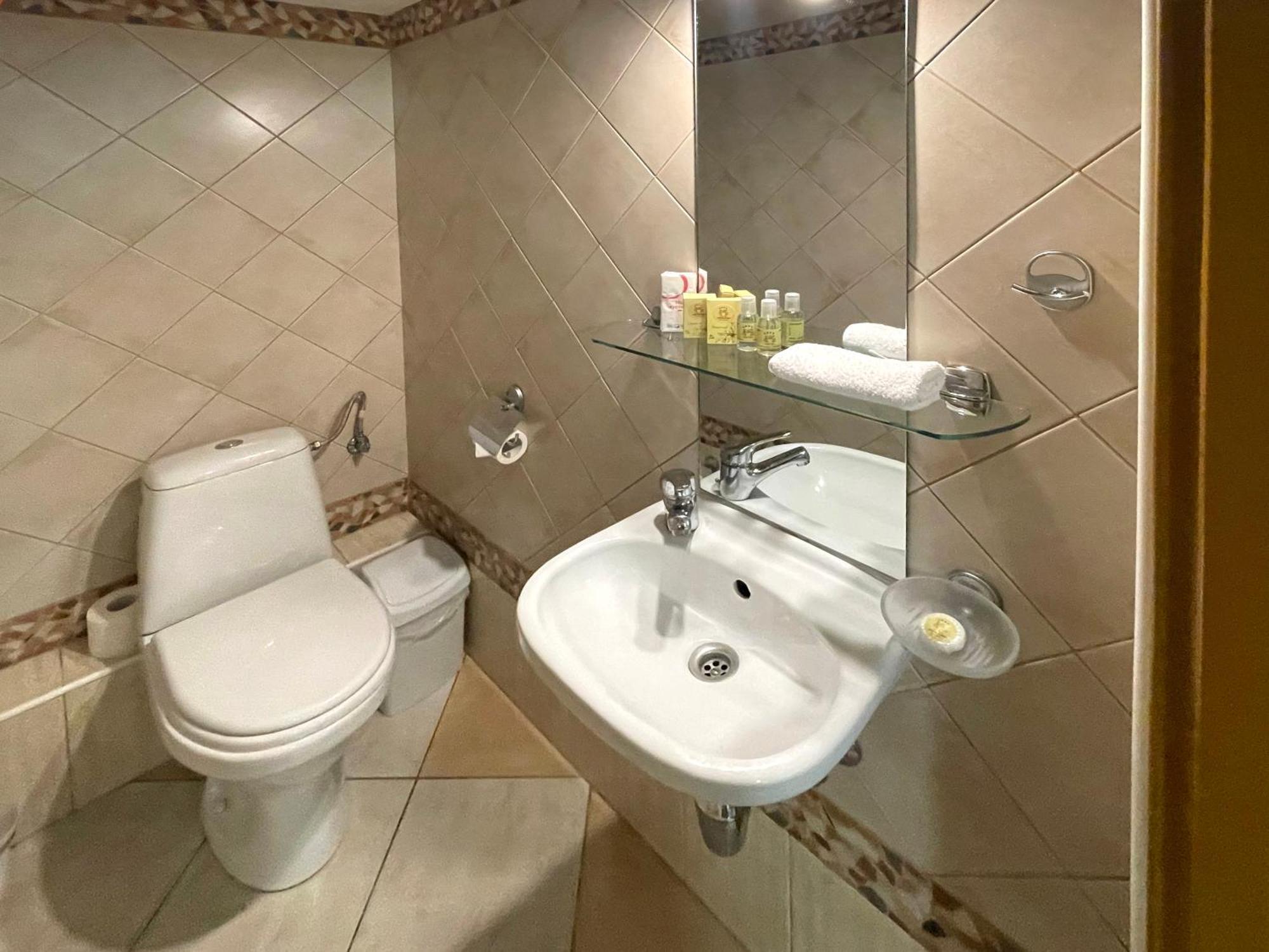 Economy Room In Hotel Eney Лвив Стая снимка