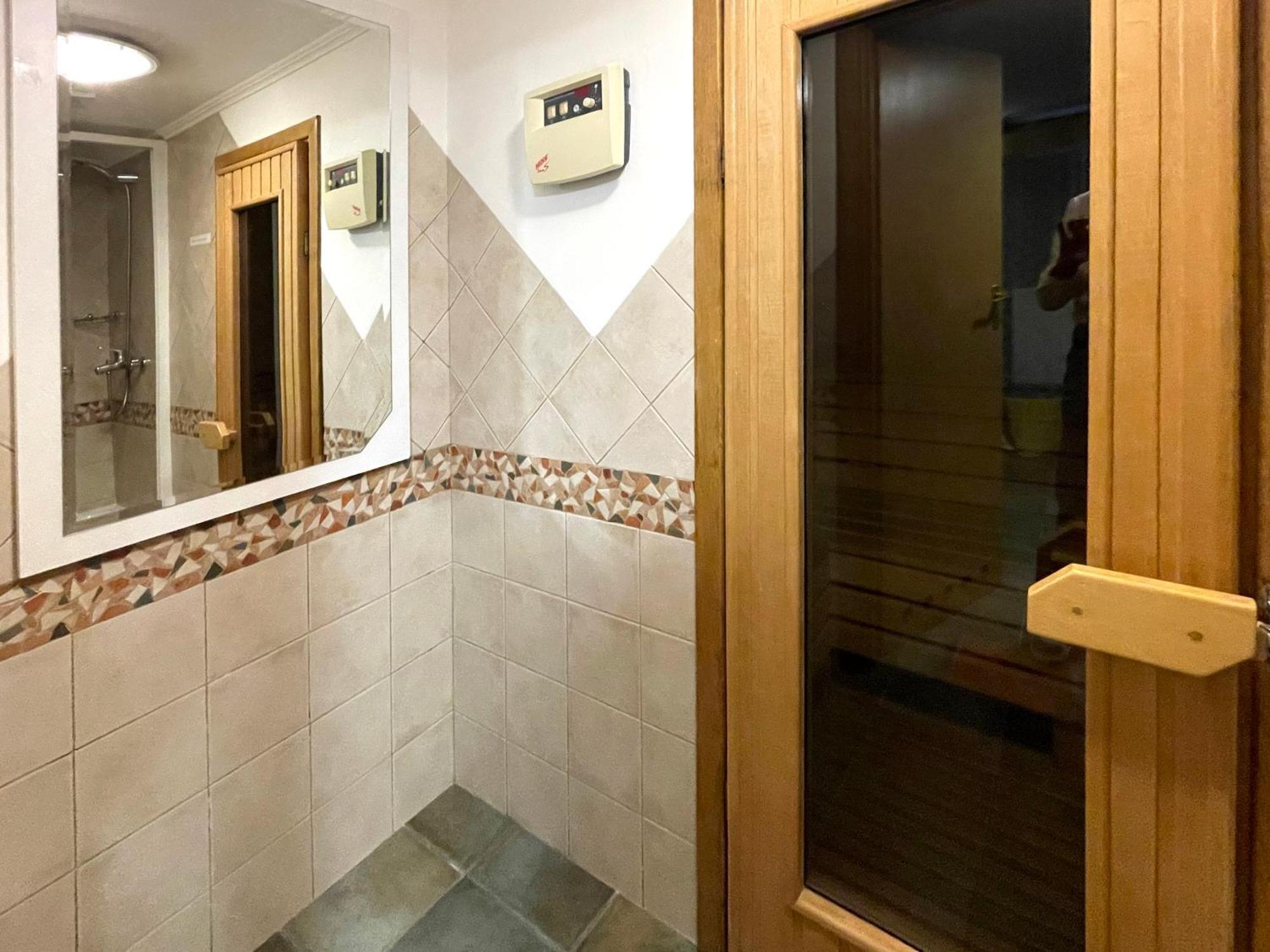 Economy Room In Hotel Eney Лвив Стая снимка